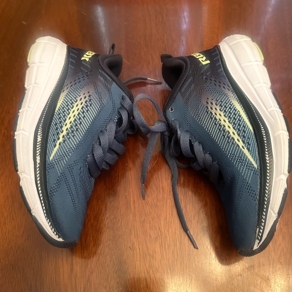 Kids Size 1 Blue and Black Athletic Shoes with Streamlined Design - Picture 4 of 5